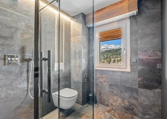 Exquisite Duplex With Views By Mrs Miggins קראנס-מונטנה